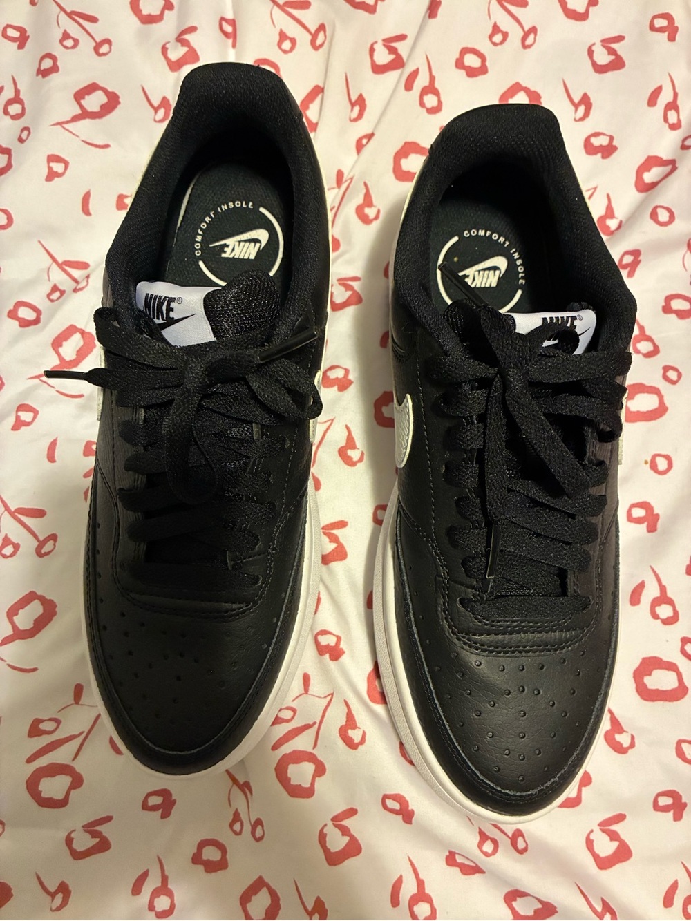 Nike  Black Low-Top Sneakers
